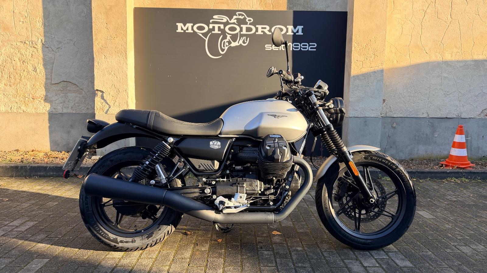 Moto Guzzi V7 Stone