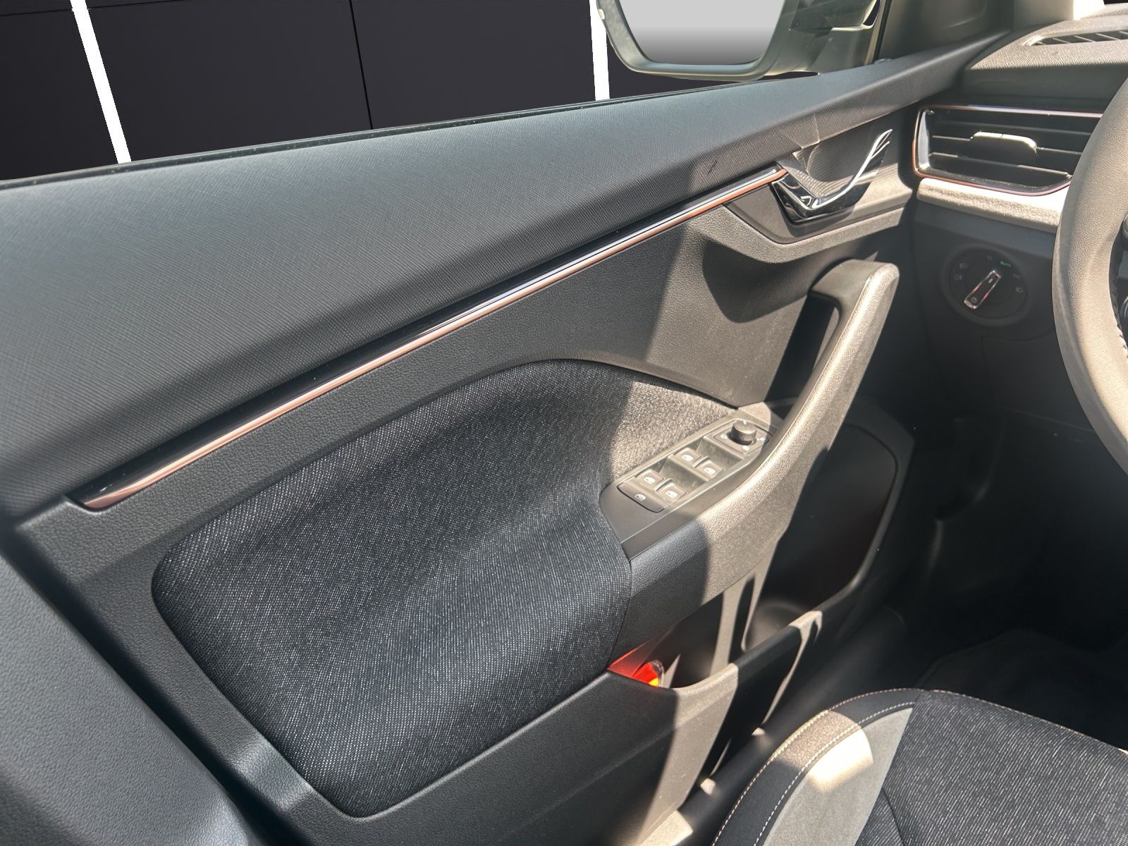 Fahrzeugabbildung SKODA Kamiq 1.0 DSG Selection AHK MATRIX