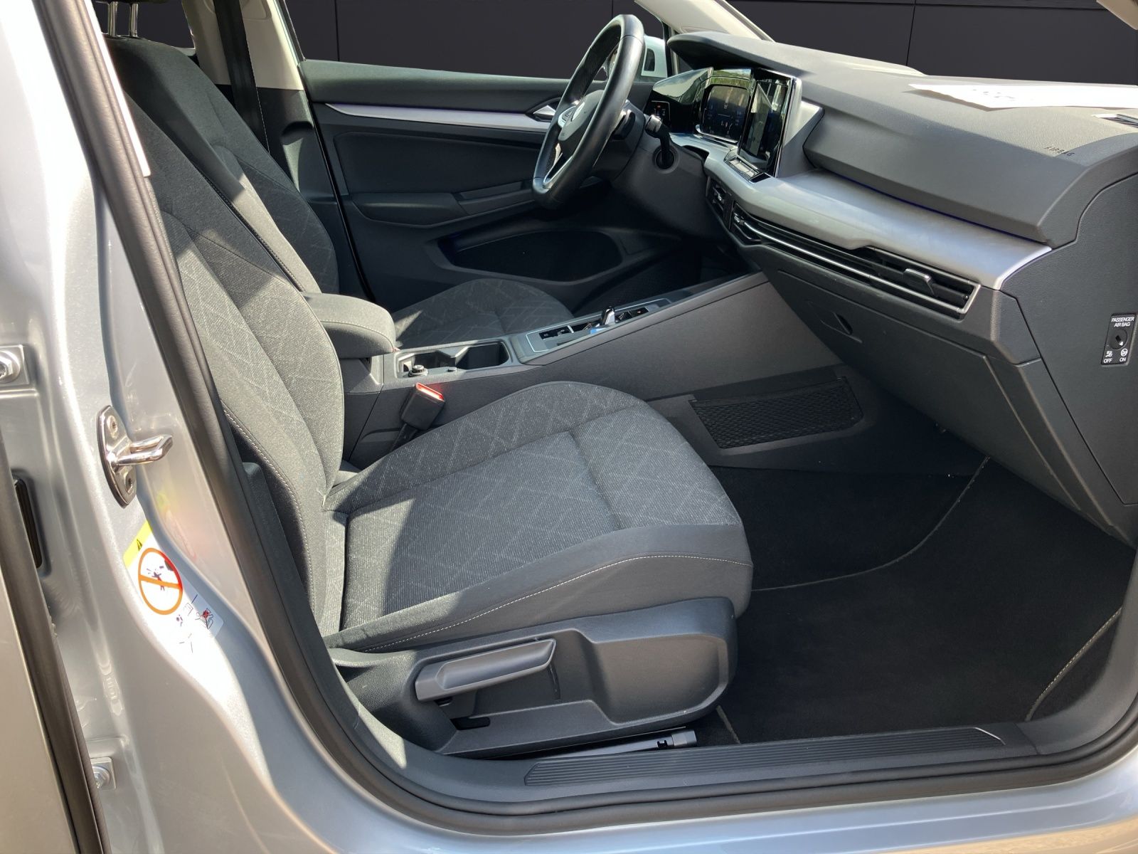 Fahrzeugabbildung Volkswagen Golf VIII Variant TDI Life DSG LED Navi ACC AHK