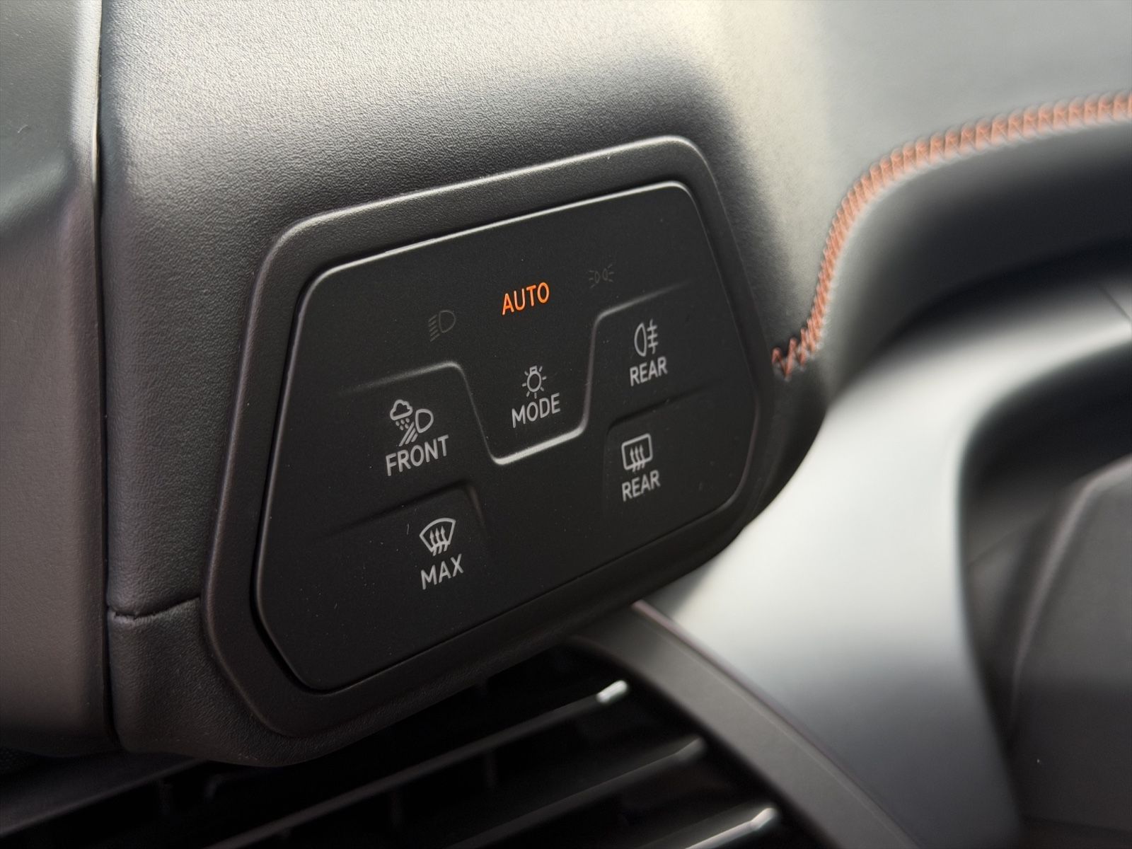 Fahrzeugabbildung CUPRA Born/Apple/PDC/Sportsitze/Ambiente/LED/Navi