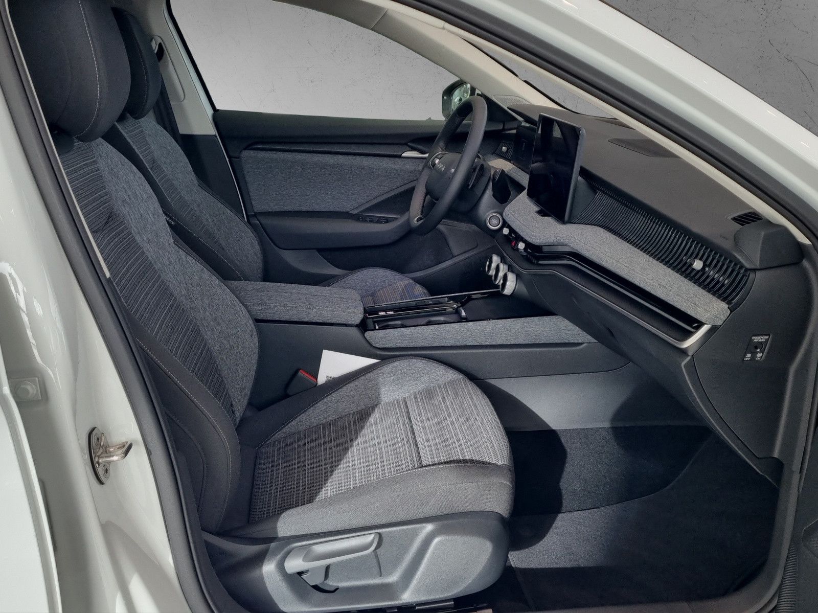 Fahrzeugabbildung SKODA Superb Combi Selection 2.0 TDI 142kW/193PS 4x4