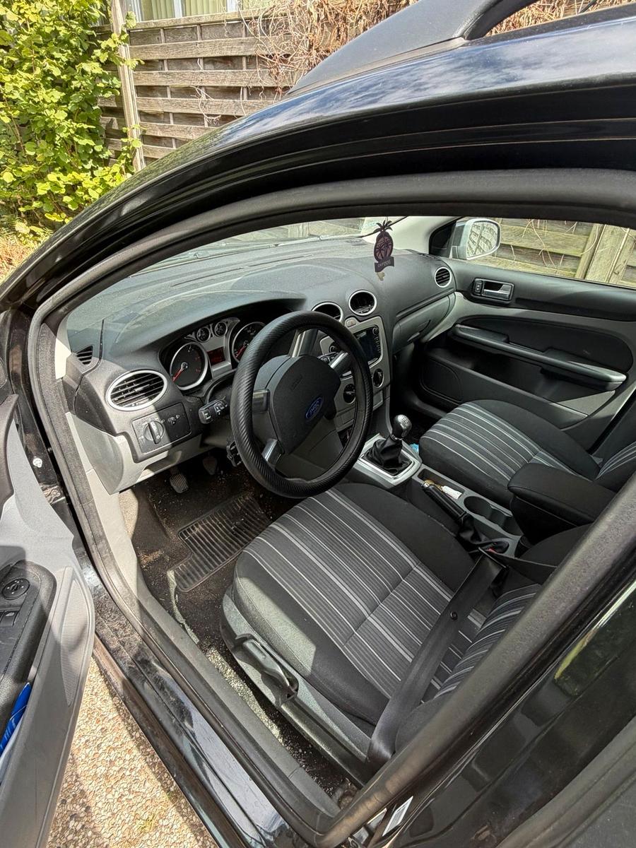 Ford Focus 2011 — engine 109 HP (80kW)