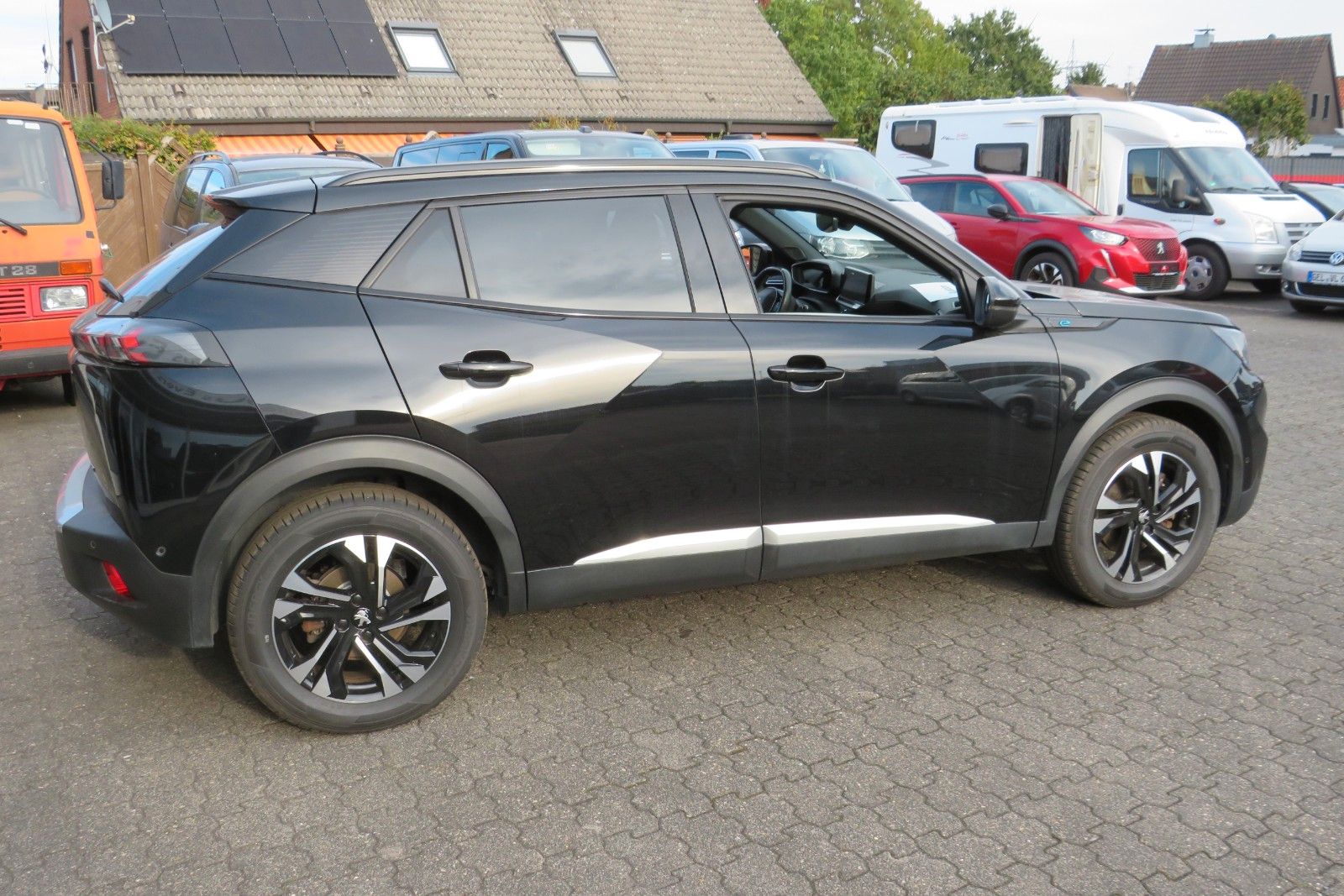 Fahrzeugabbildung Peugeot 2008 e- GT PDC KAMERA NAVI SITZH.
