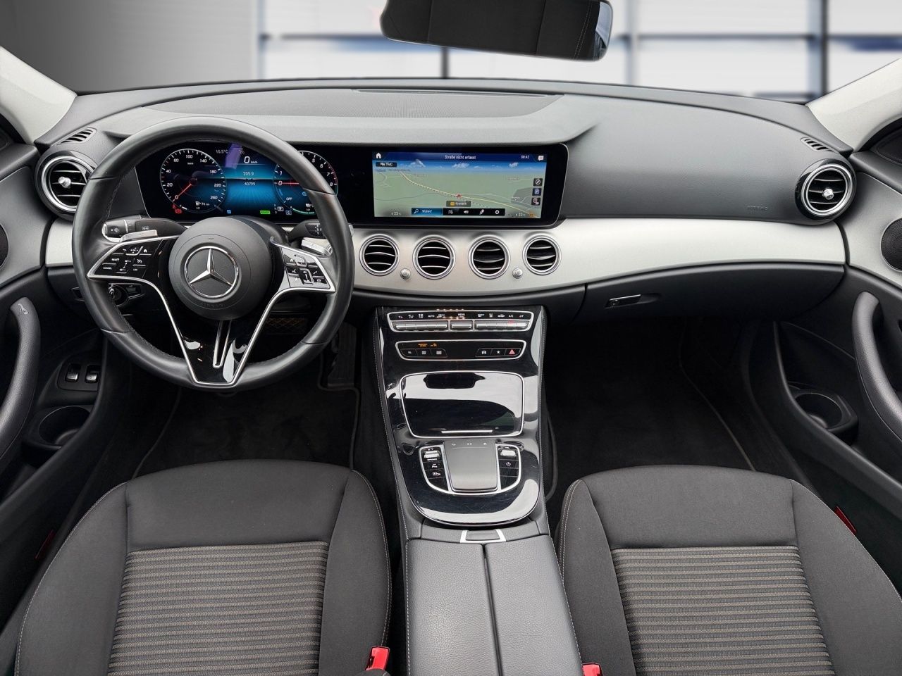 Fahrzeugabbildung Mercedes-Benz E 300 e AVANTGARDE+WIDESCREEN+DAB+LED+KAMERA+