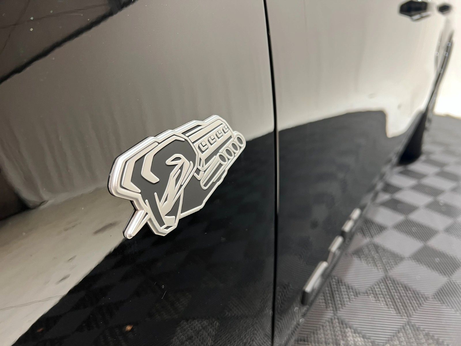 Fahrzeugabbildung Dodge RAM 1500 Limited Night  5,7L V8 HEMI / MFT