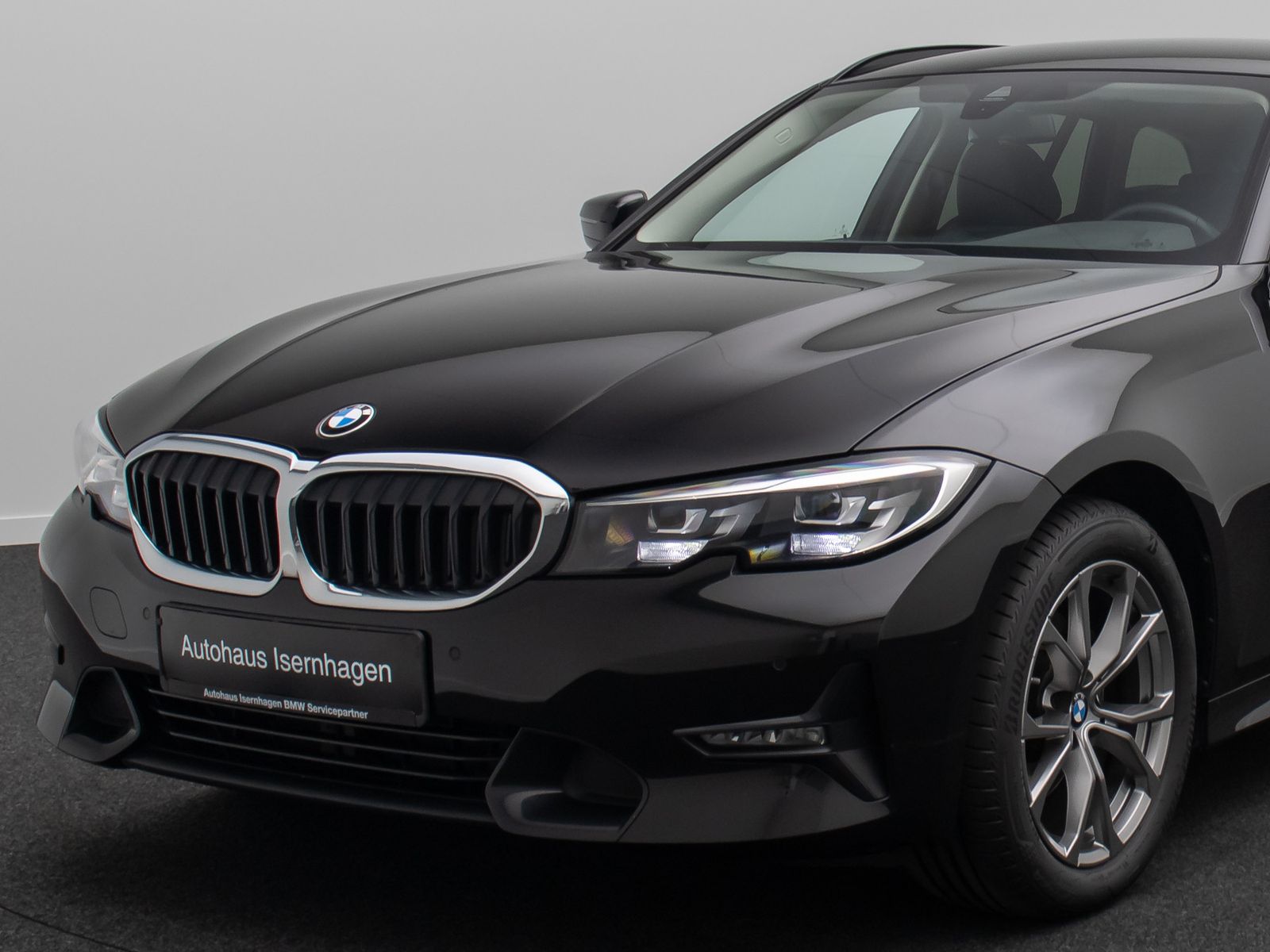 Fahrzeugabbildung BMW 320d Sport Line DAB Alarm PDC GeschwindigReg 17"