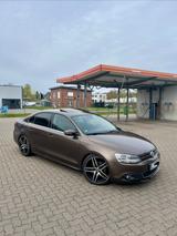 Volkswagen Jetta 2.0 TDI Highline. Sport Paket. 140 PS  - Volkswagen Jetta aus 2012 mit Diesel-Antrieb