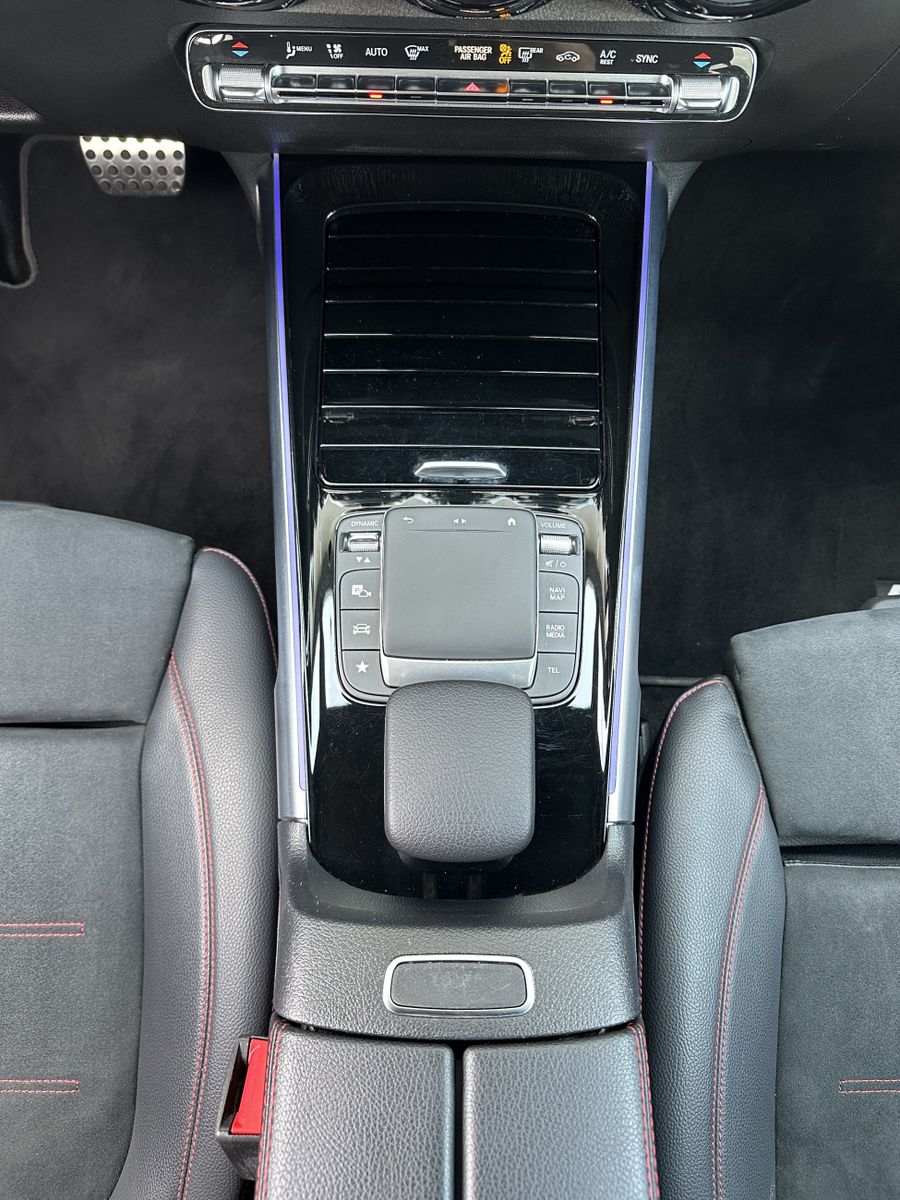 Fahrzeugabbildung Mercedes-Benz GLB 220d 4Matic AMG-Line NAV+LED+20ZO+BURMESTER