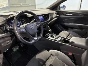 Fotografie des Opel Insignia Grand Sport 2.0 Diesel Automatik GS Lin
