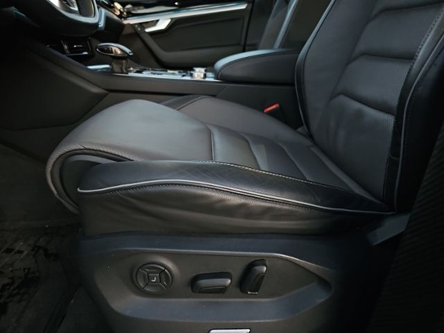 Fahrzeugabbildung Volkswagen Touareg 3.0 V6 TDI 4M R-Line AHK AREA-VIEW NACHT