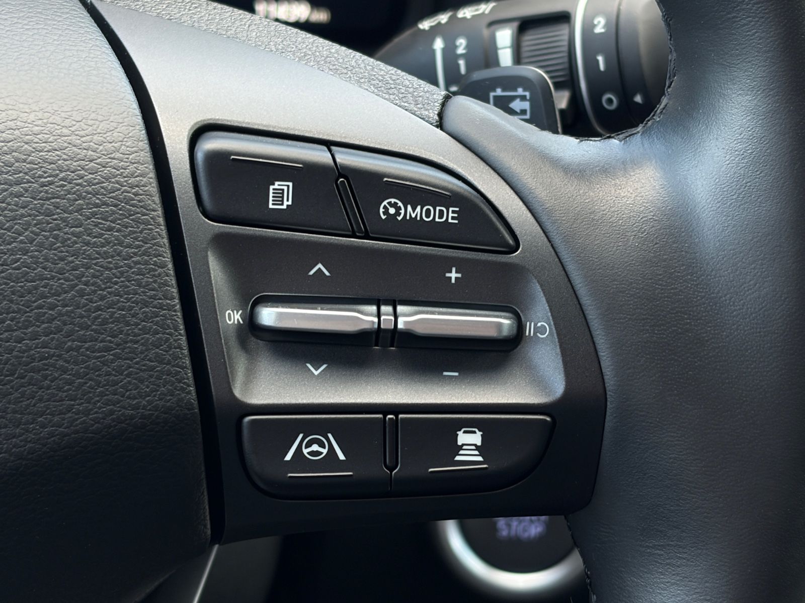 Fahrzeugabbildung Hyundai KONA E Select 2WD ACC PDC CAM LHZ SHZ CarPlay