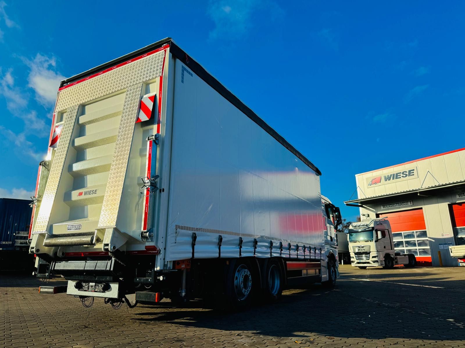 Fahrzeugabbildung MAN TGX 26.440 6x2 LL Schwerlast Ladebordwand/Rampe