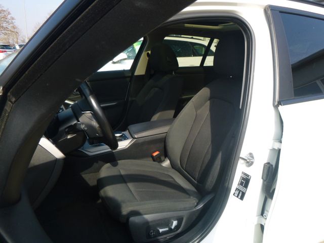 Fahrzeugabbildung BMW 320d Touring >HeadUp/AHK/LED/PANO/PDC/SHZ<