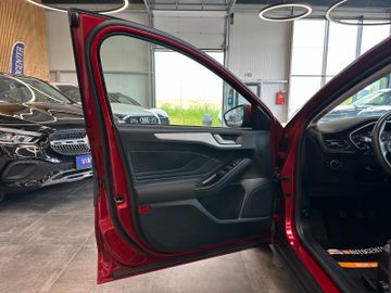 MYAUTOCENTER – Gebraucht- und Jahreswagen mit Werkstattservice in Pfaffenhofen Ford Focus Lim. *Pano*Kamera*AHK*LED*