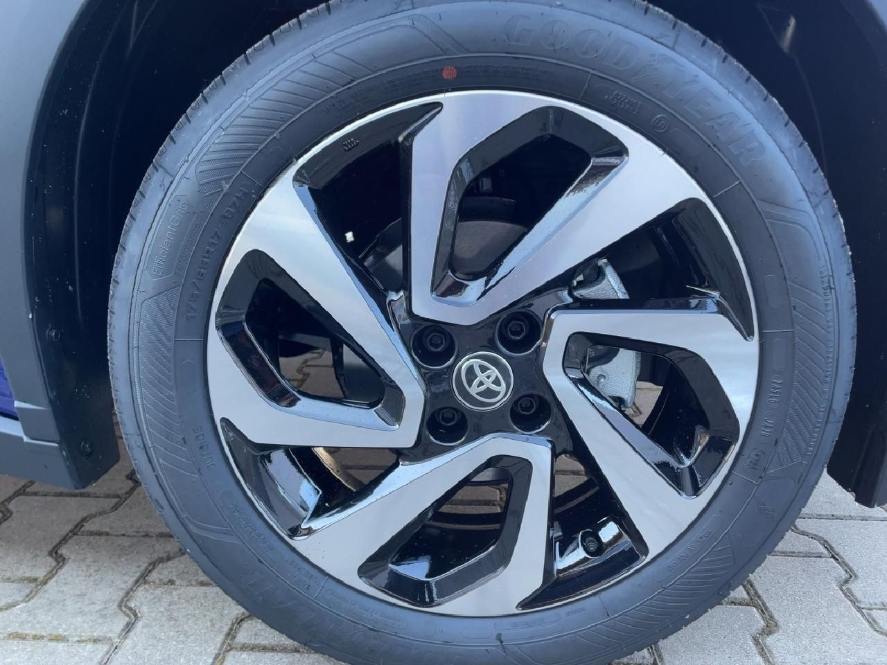 Fahrzeugabbildung Toyota Aygo X 1,0 l Teamplayer 5 M/T