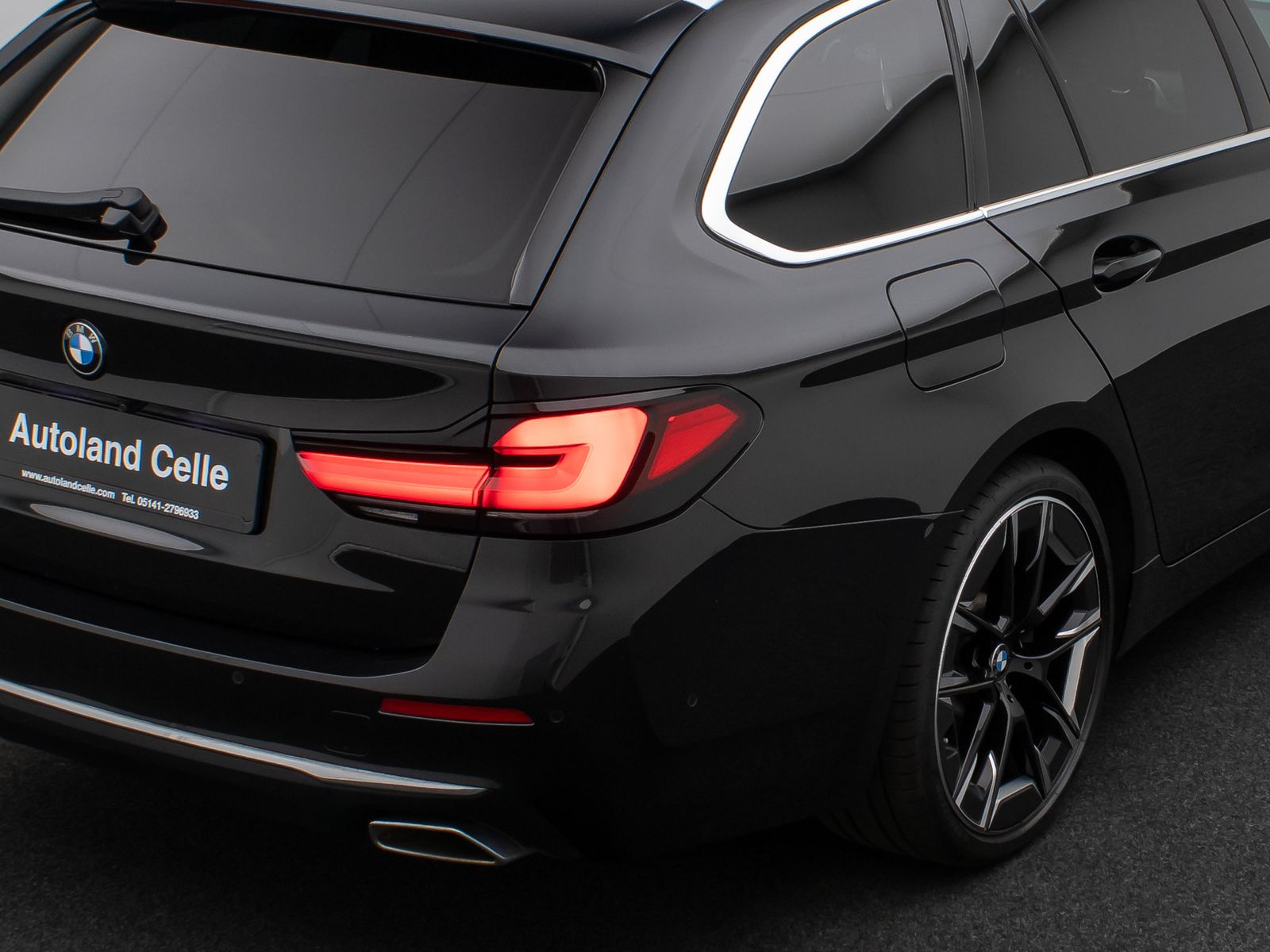 Fahrzeugabbildung BMW 520d xD LuxuryLine Panorama Laser TV HUD DAB H/K