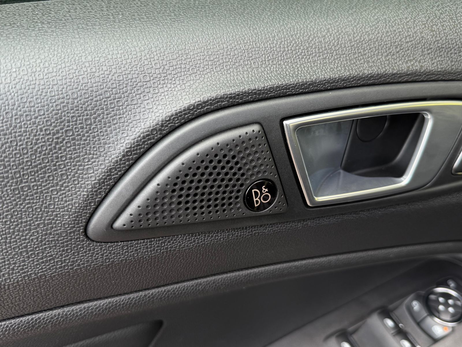 Fahrzeugabbildung Ford EcoSport 1.0EB ST-Line LED+NAV+SHZ+KAM+B&O+ALCAN