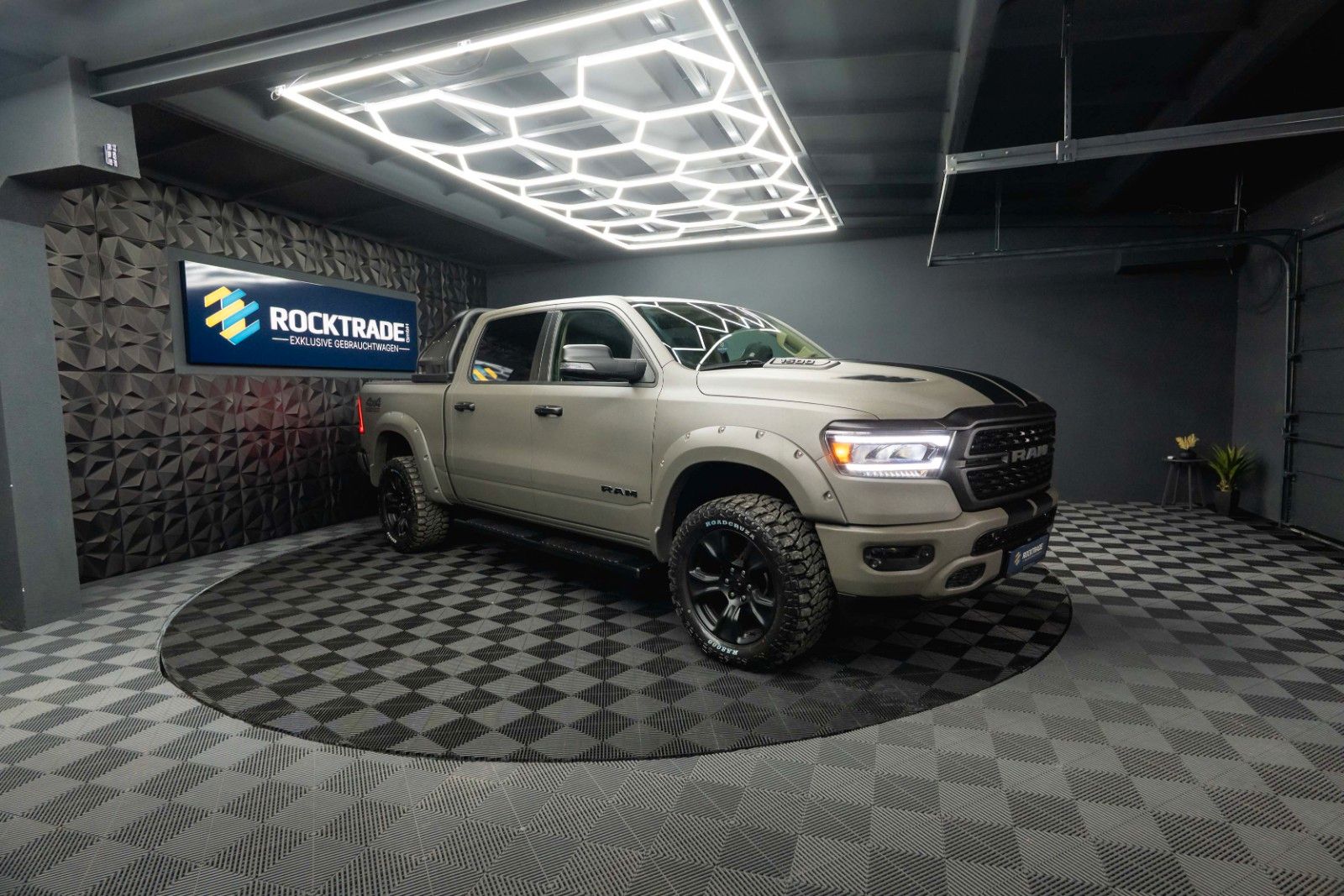 Fahrzeugabbildung Dodge RAM 5.7 V8 HEMI 4x4 OFFROAD Night LARAMIE RAPTOR