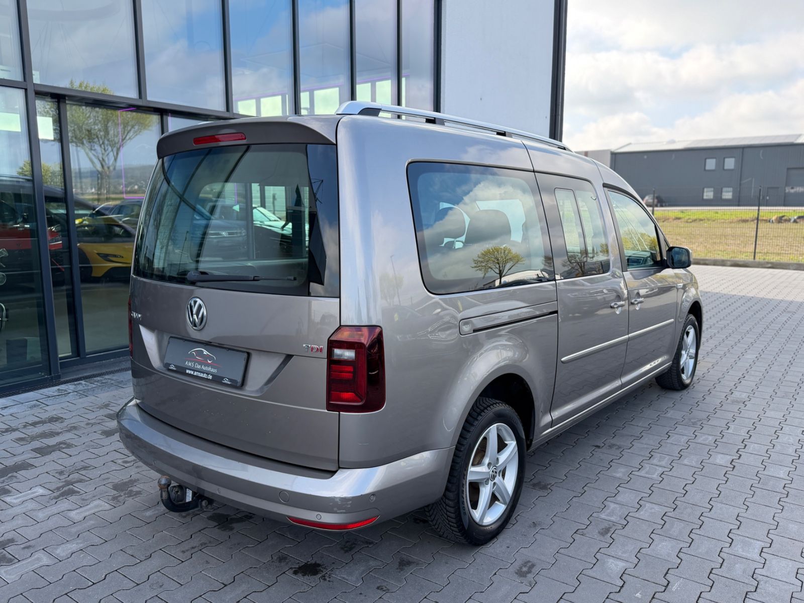 Caddy Maxi Highline 2.0 TDI DSG Navi BI-Xenon