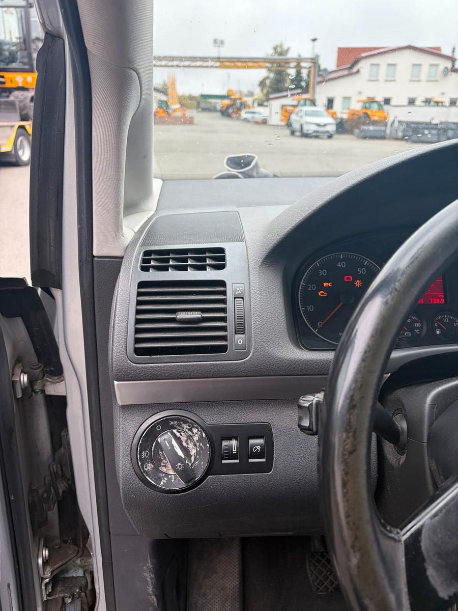 Volkswagen Touran 2005 — photo 13