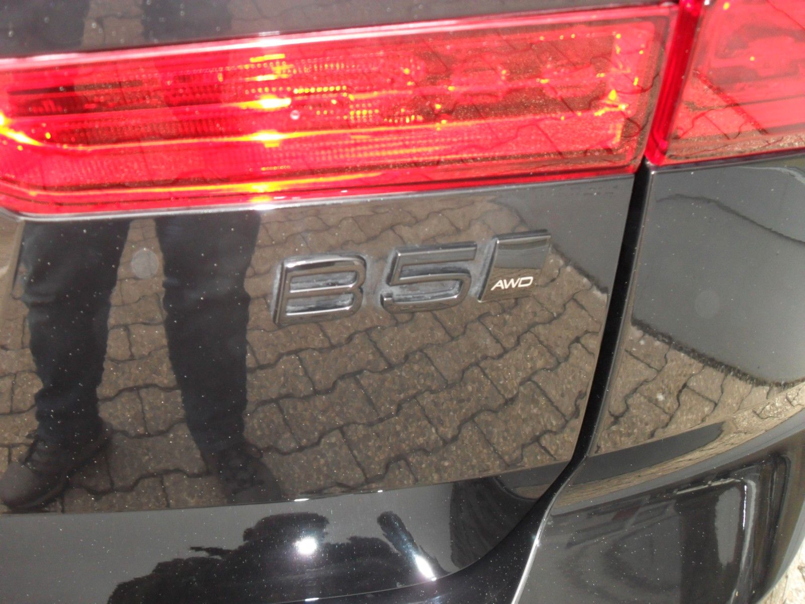 Fahrzeugabbildung Volvo XC 60 B5 Ultra Black Edition AWD |