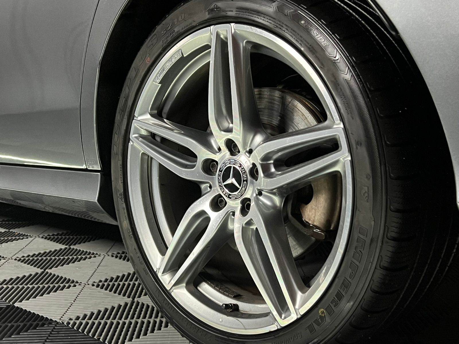 Fahrzeugabbildung Mercedes-Benz E350d AMG-LINE/PANO/BURMESTER/WIDESCREEN/AMBIENT