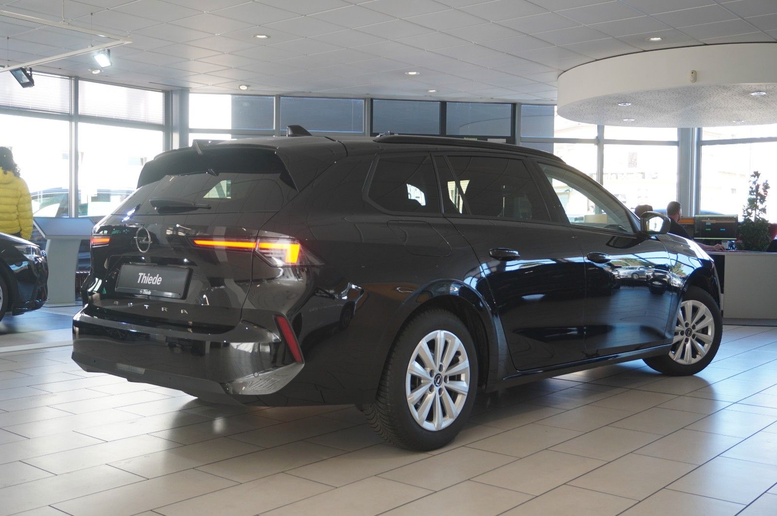 Fahrzeugabbildung Opel Astra L ST 1.2T  LED/NAVI/SHZ/ALU16/KAMERA/ALLWE