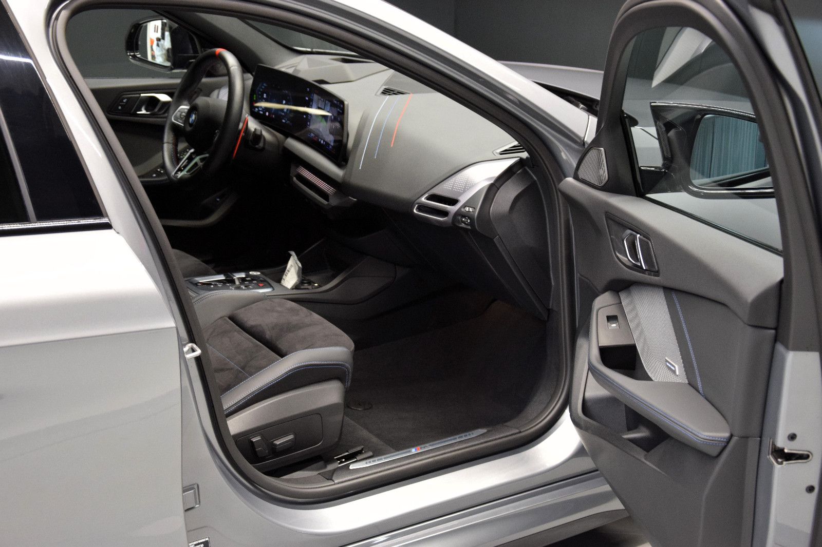 Fahrzeugabbildung BMW M135i xDrive M Sportpaket Pro Pano HuD h/k Memor