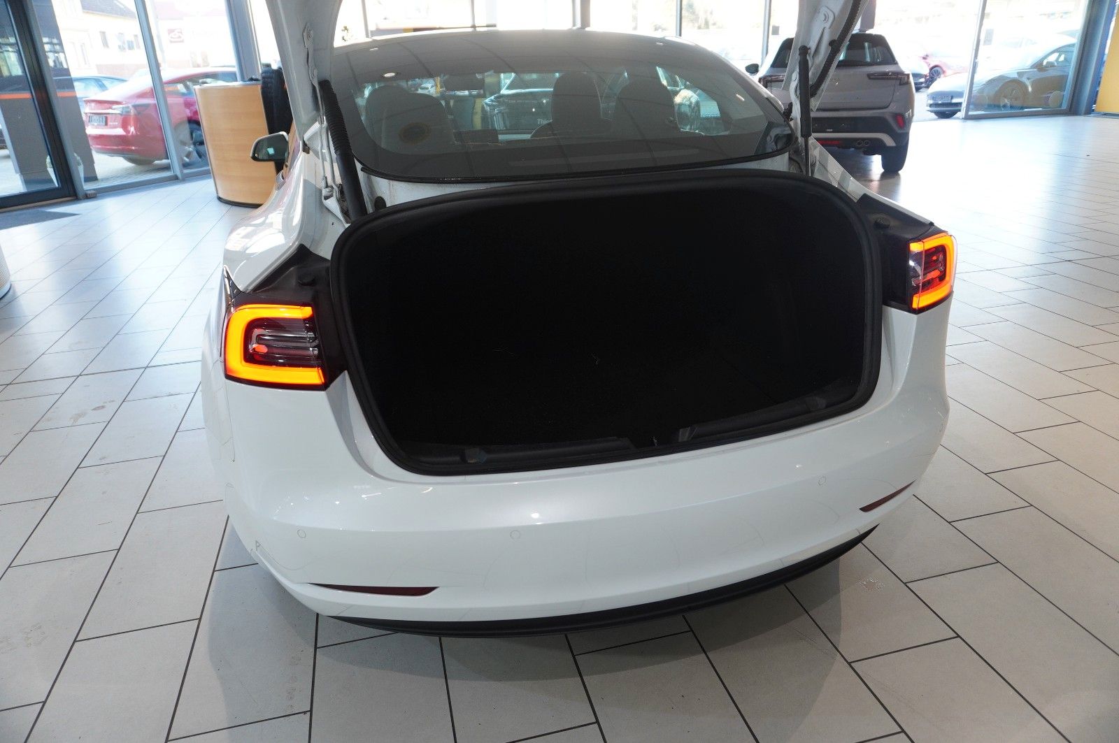 Fahrzeugabbildung Tesla Model 3 PERFORMANCE DUAL-MOTOR NAVI/LED/PILOT+