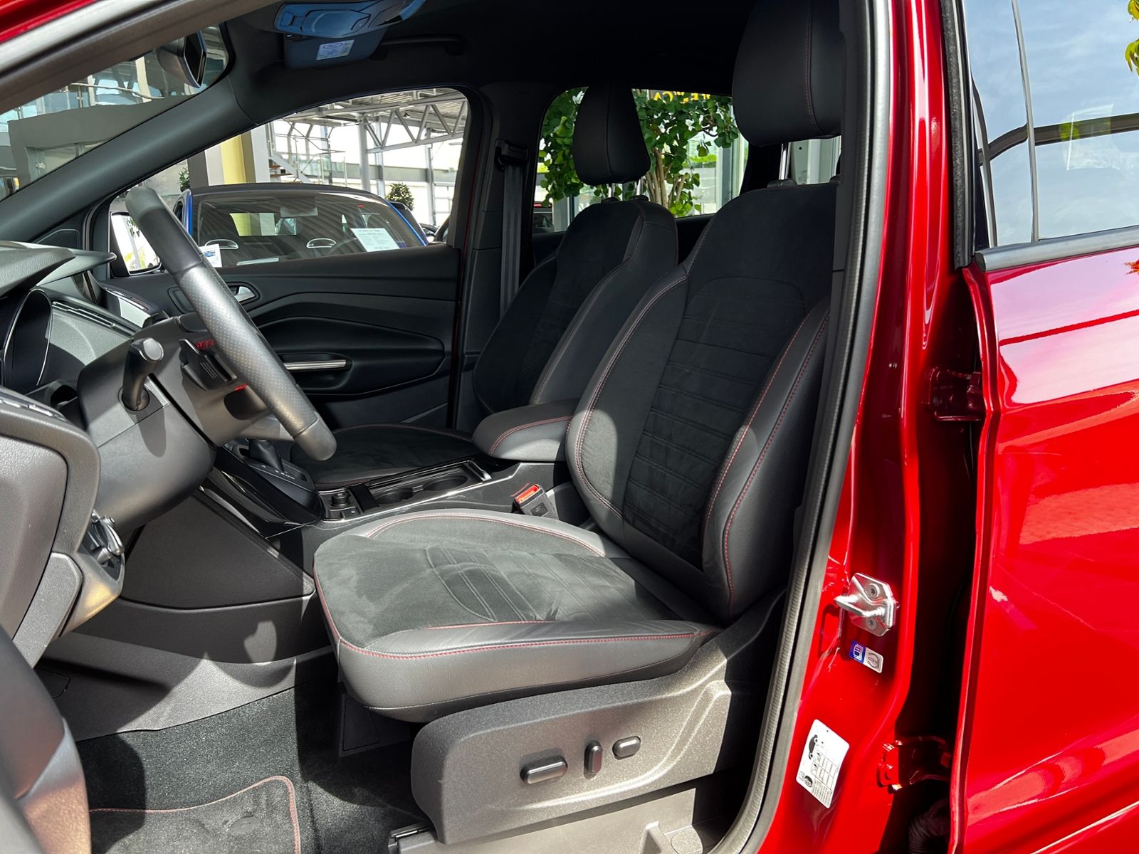 Fahrzeugabbildung Ford Kuga ST-Line Allrad RFK NAVI ALU