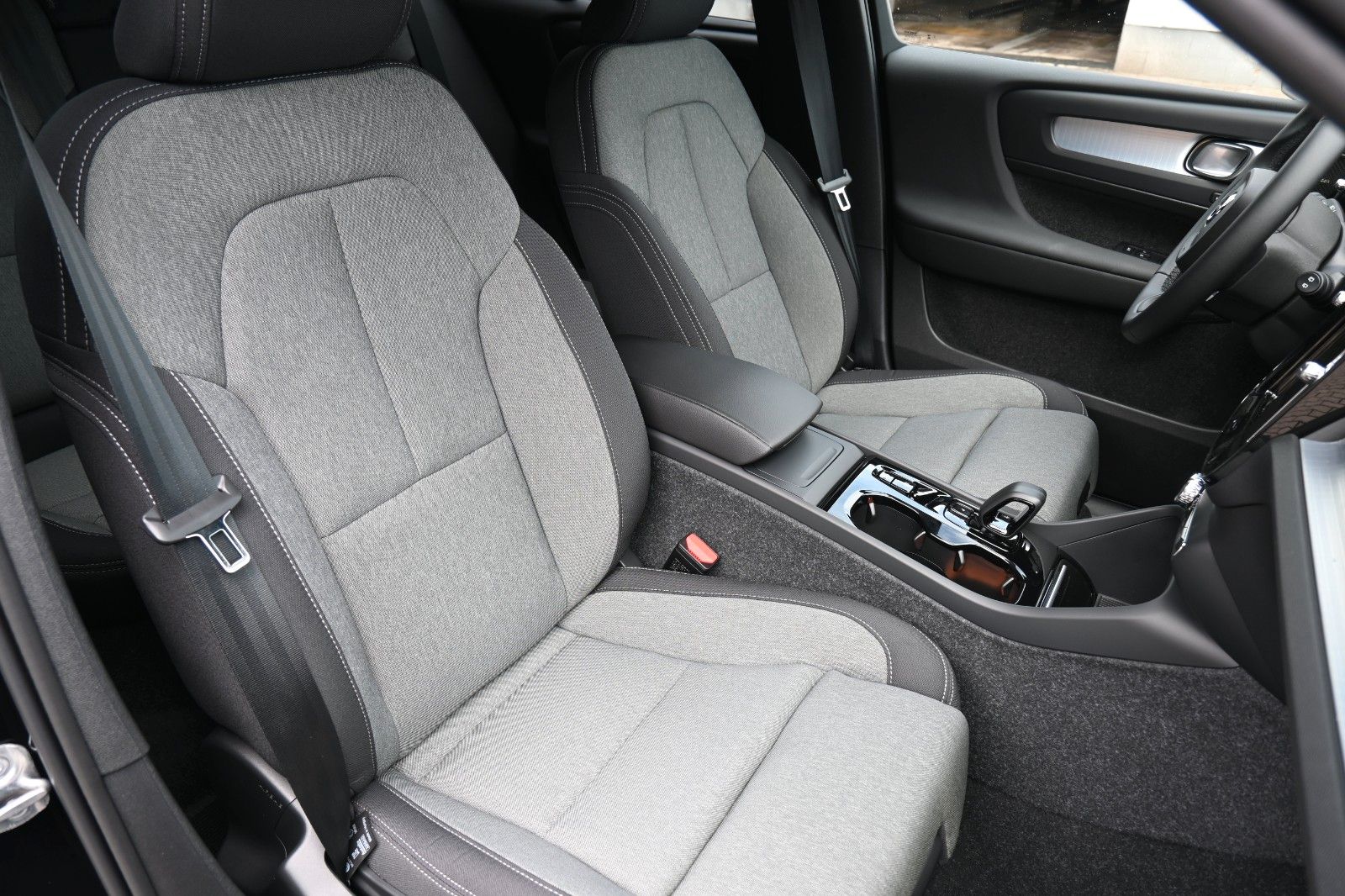 Fahrzeugabbildung Volvo XC40 B3 DKG Plus Dark*FSHZG*360°*AHK*AllSeason