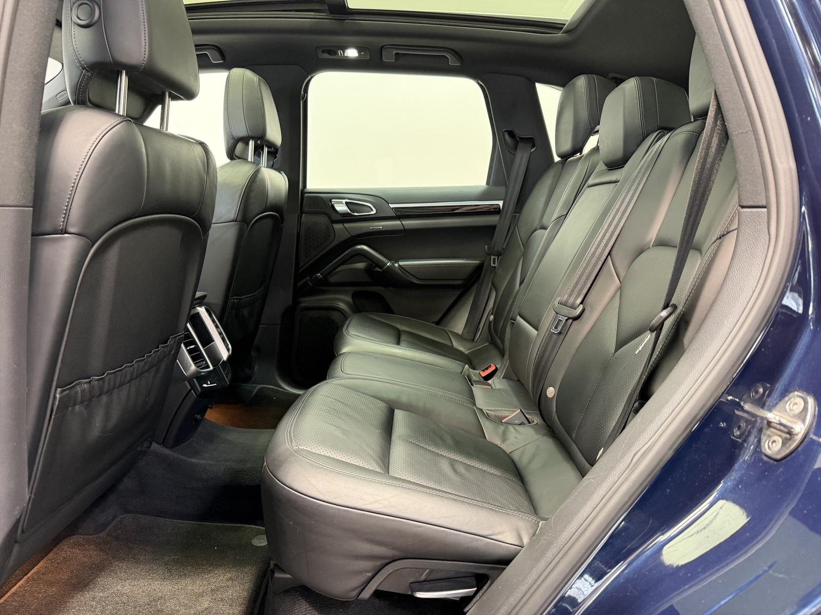 Porsche Cayenne Diesel 3.0 V6 245 ch • Tiptronic 8 • Pano • PASM • Cuir • GPS