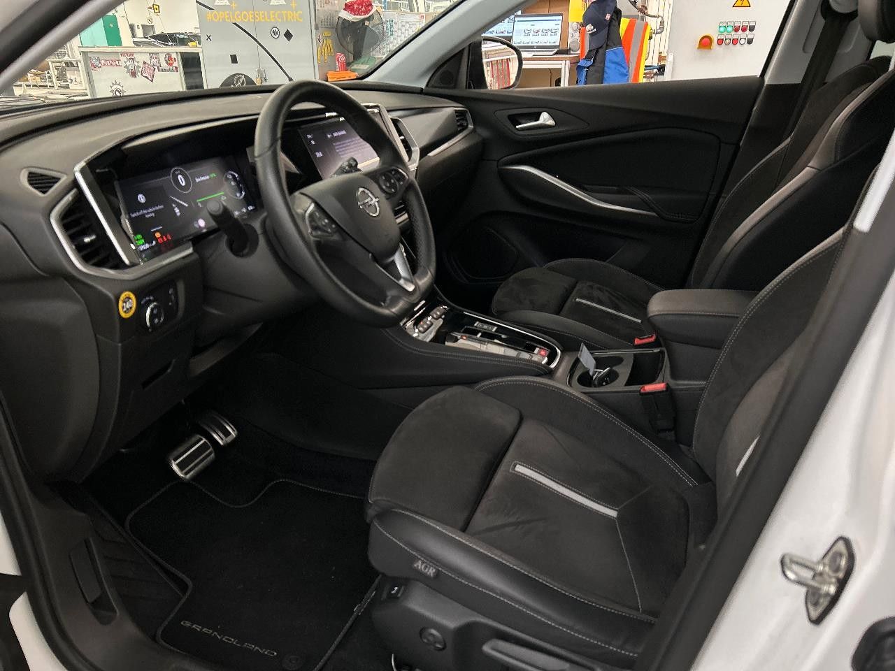 Fahrzeugabbildung Opel Grandland (X) 1.6T GSe HYBRID 4X4 NAVI/LED/SPORT