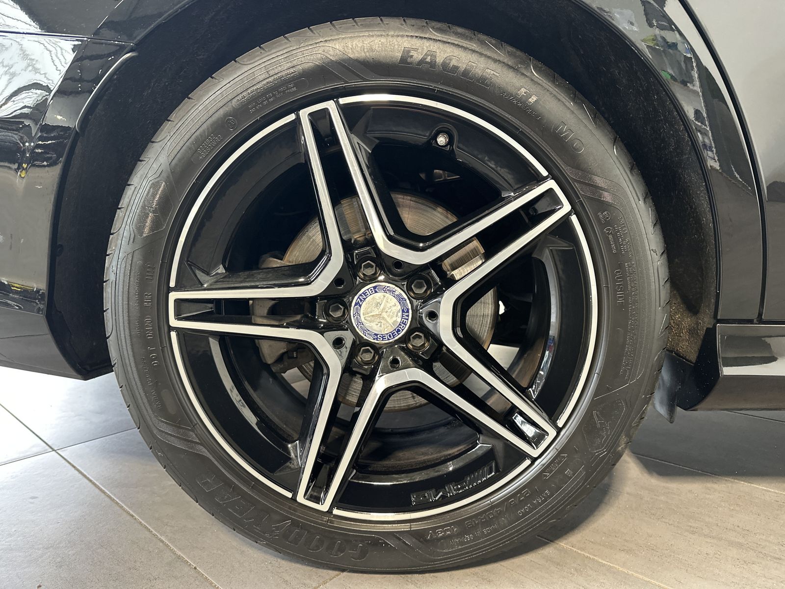 Fahrzeugabbildung Mercedes-Benz E 300d 4M T AMG-Line NAV+LED+360°+WIDESCREEN+ACC