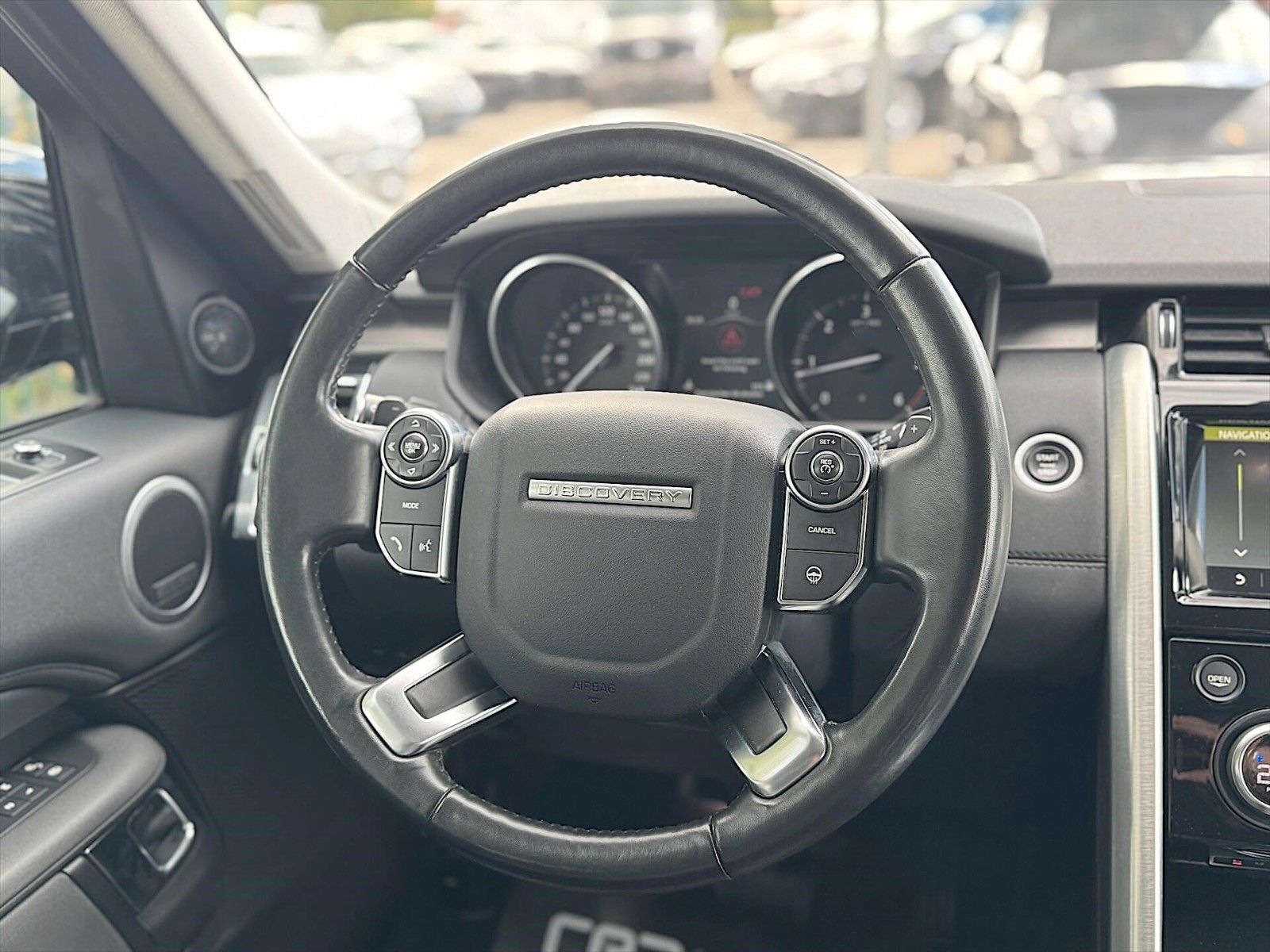 Fahrzeugabbildung Land Rover Discovery 5 2.0 TD SD4 HSE BLACK 4x4 *AHK*LED*