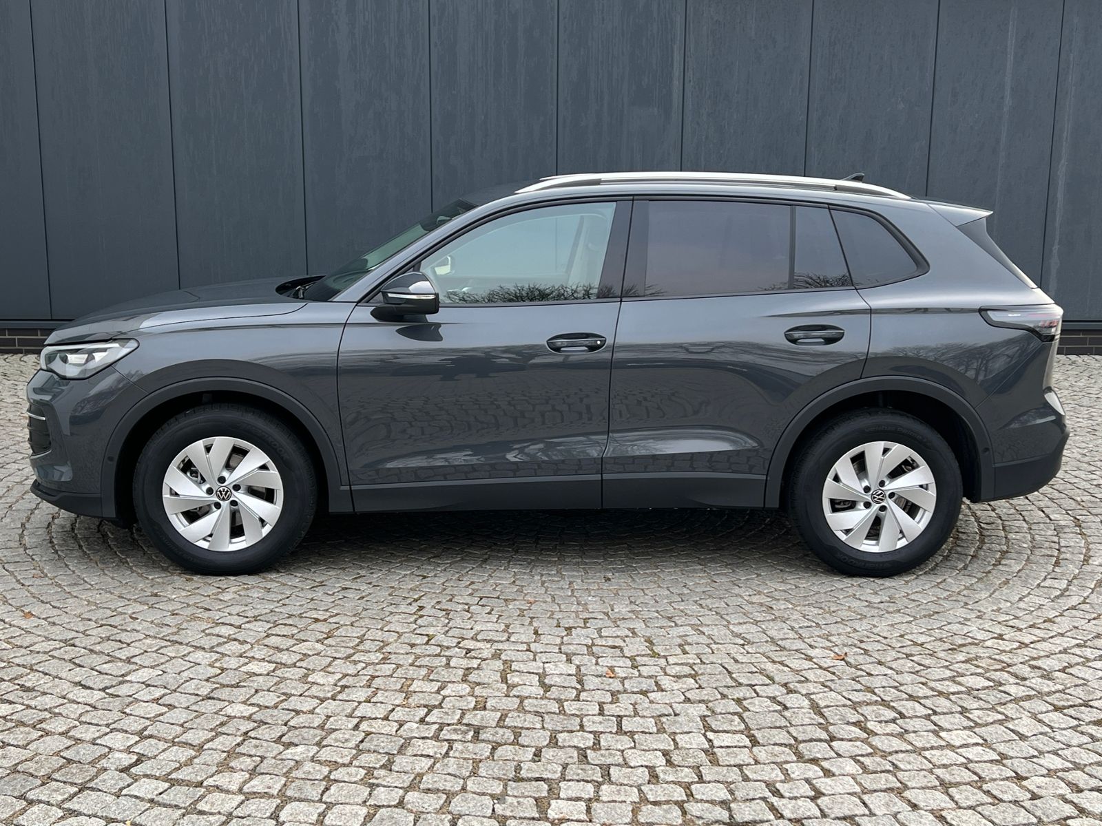 Fahrzeugabbildung Volkswagen Tiguan LIFE 1.5 eTSI DSG *AHK, LED Plus, App-Con