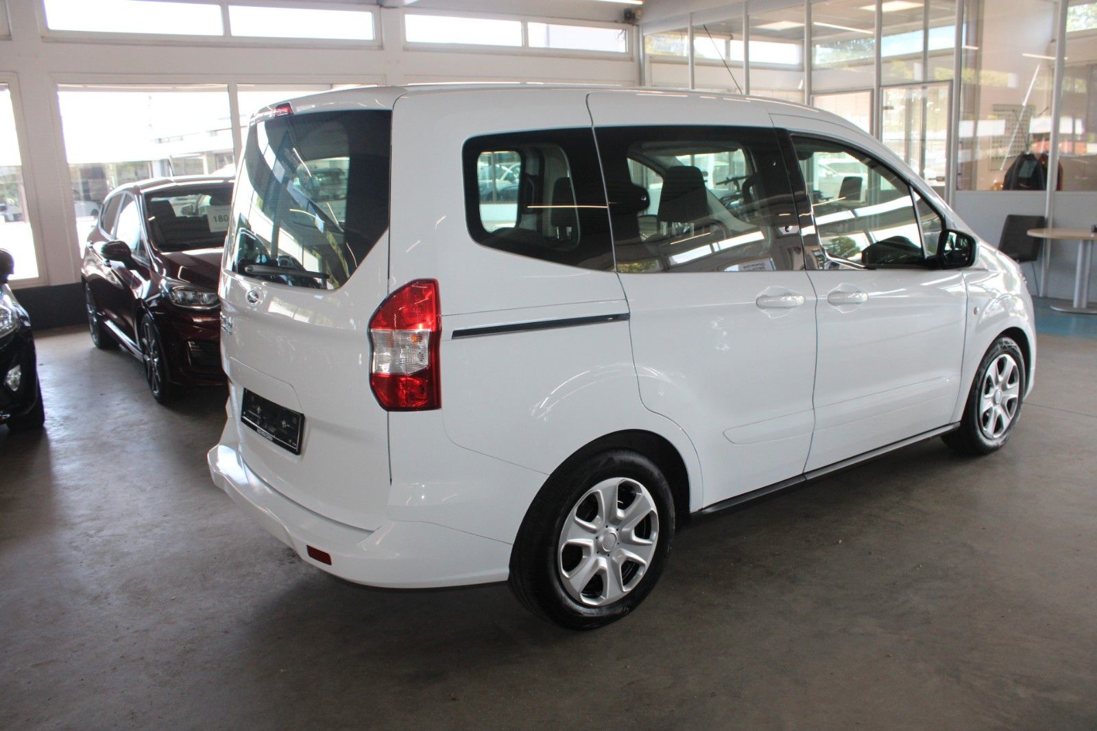 Fahrzeugabbildung Ford Tourneo Courier 1.5 TDCi Trend KLIMA WinterPaket