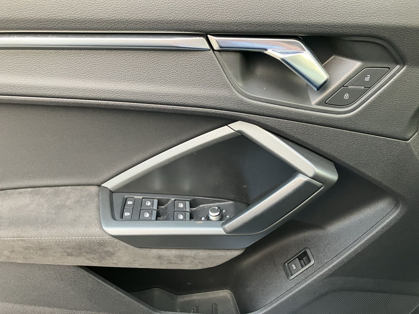 Fahrzeugabbildung Audi RS Q3 Sportback 2.5 TFSI quattro Matrix AHK AVC