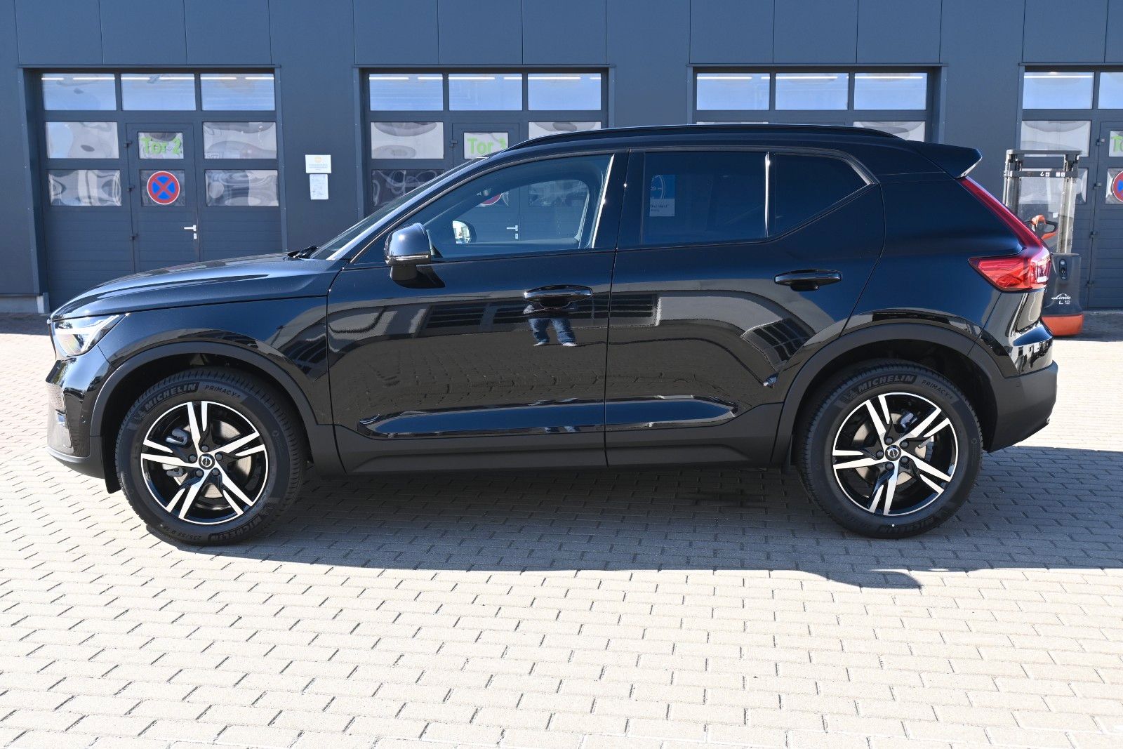 Fahrzeugabbildung Volvo XC40 B4 DKG Plus Dark*STDHZG*360*Pixel*ACC
