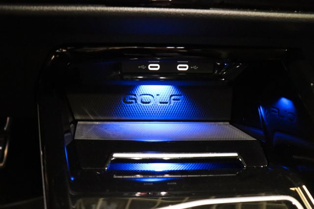 Fahrzeugabbildung Volkswagen Golf VIII Lim. R 4Motion|MATRIX|H/K|DCC|AMBIENTE