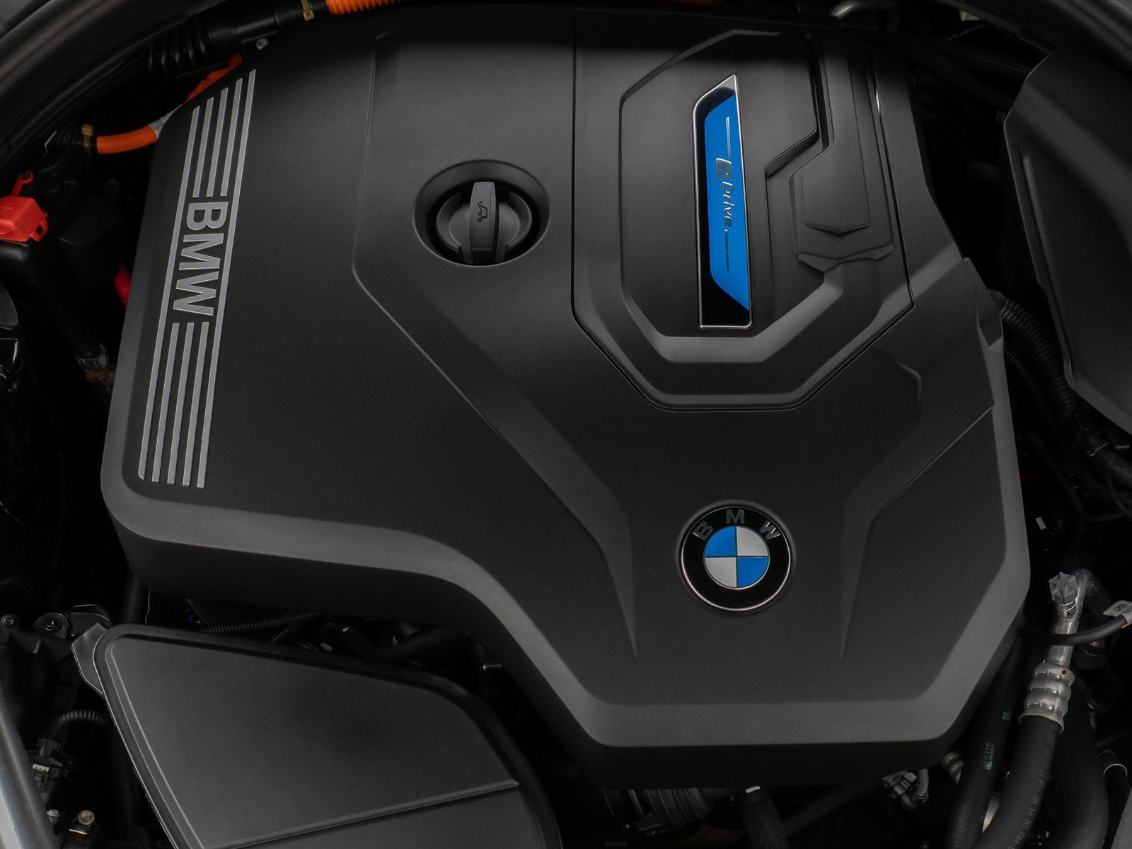 Fahrzeugabbildung BMW 530e xD Panorama DAB CockPitPro Alarm PDC 19Zoll