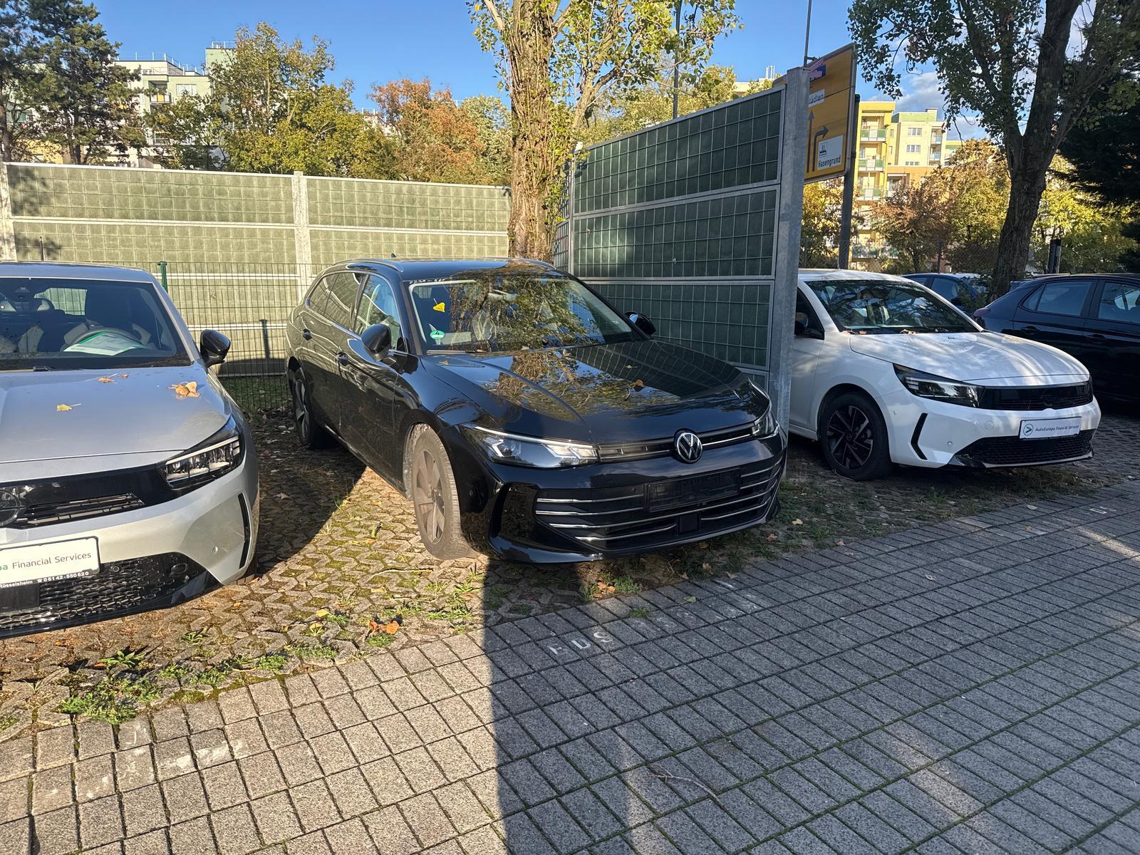 Volkswagen Passat 1.5 eTSI Business DSG Navi+Lenk/SHZ+R-Kam