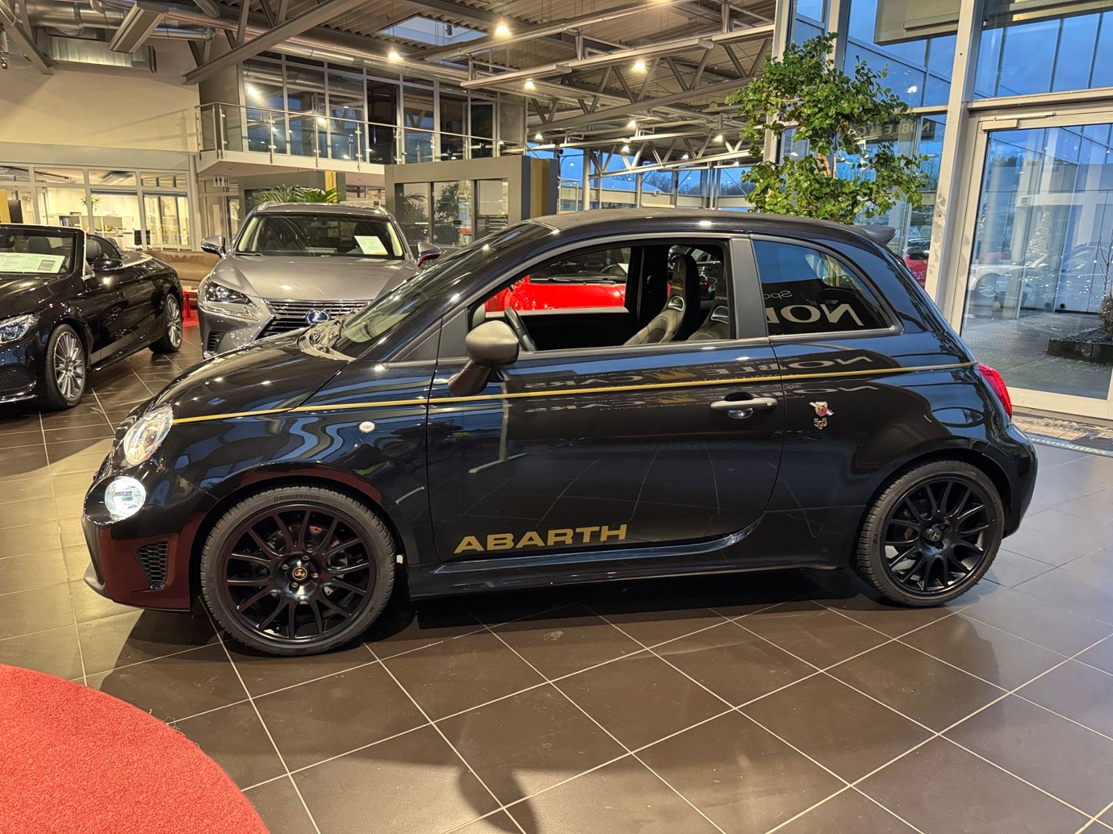 Fahrzeugabbildung Abarth 595C  Scorpioneoro Turismo - 2000 Stk weltweit!