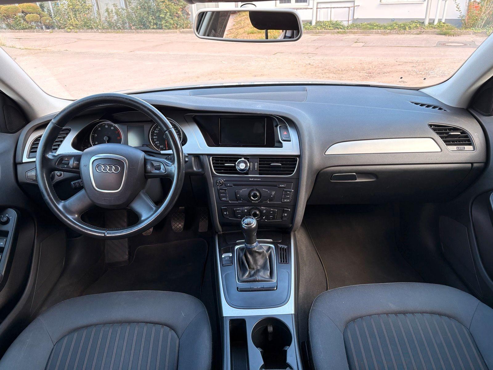Audi A4 2009 — photo 11