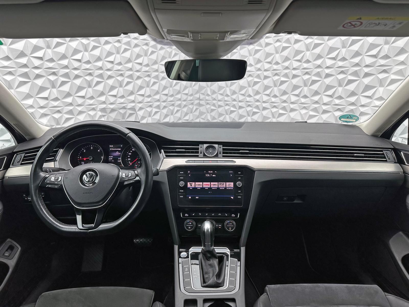Fahrzeugabbildung Volkswagen PASSAT 2.0 TDI HIGHLINE/ACC/DCC/HUD/LED/RCAM/PDC