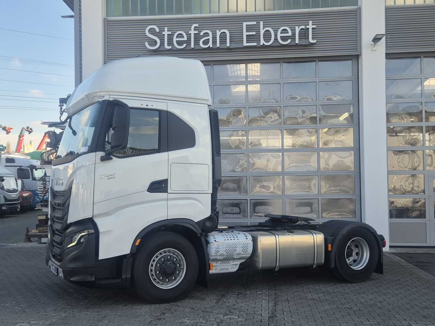Fahrzeugabbildung Iveco AS440X49T/P ON 4x4 HI-TRACTION Intarder 2x Bett