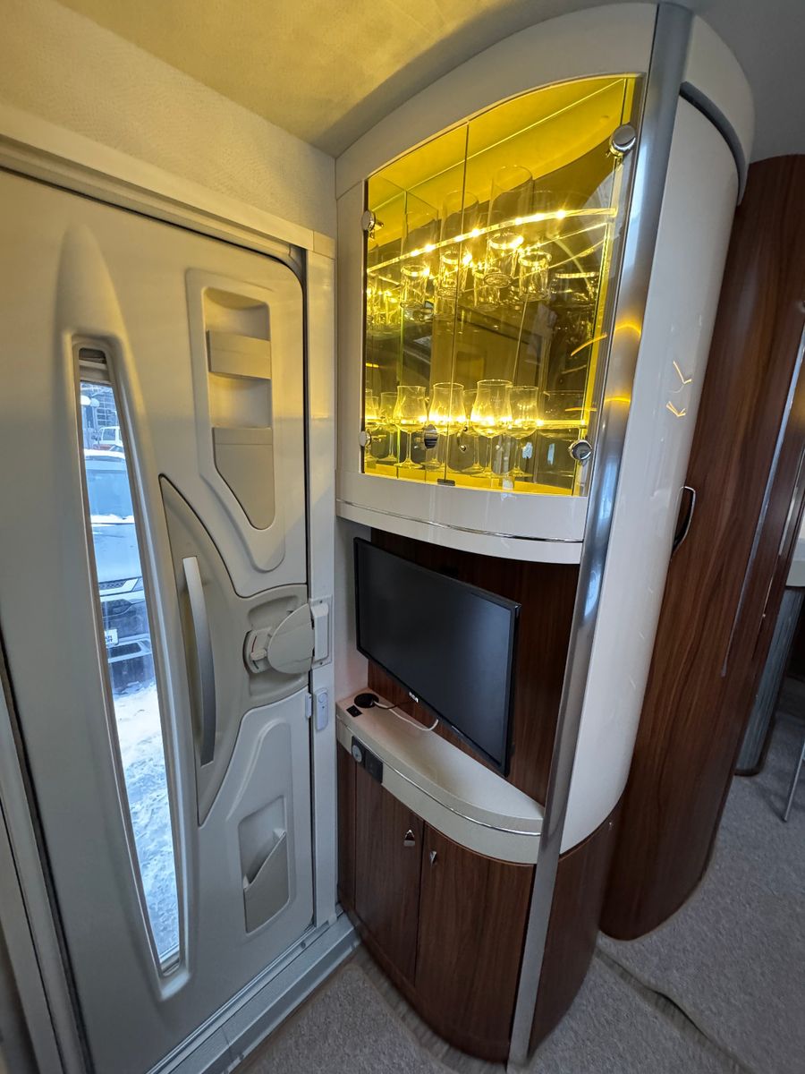 Fahrzeugabbildung Hobby PREMIUM DRIVE T 70 GE SOLAR SAT LITHIUM 2X TV