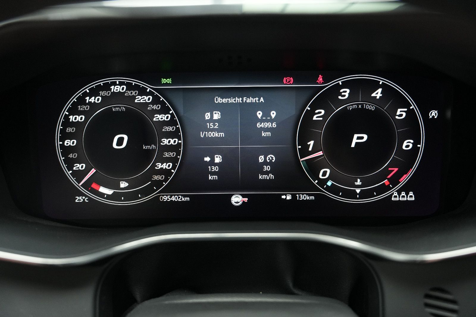 Fahrzeugabbildung Jaguar F-Pace F-PACE SVR /PANO/MERIDIAN/HUD/360°KAM/MEM