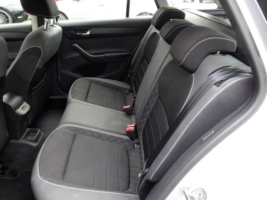 Fahrzeugabbildung SKODA Combi 1.0 TSI Ambition ALW-Reifen/ AHK abnehmbar