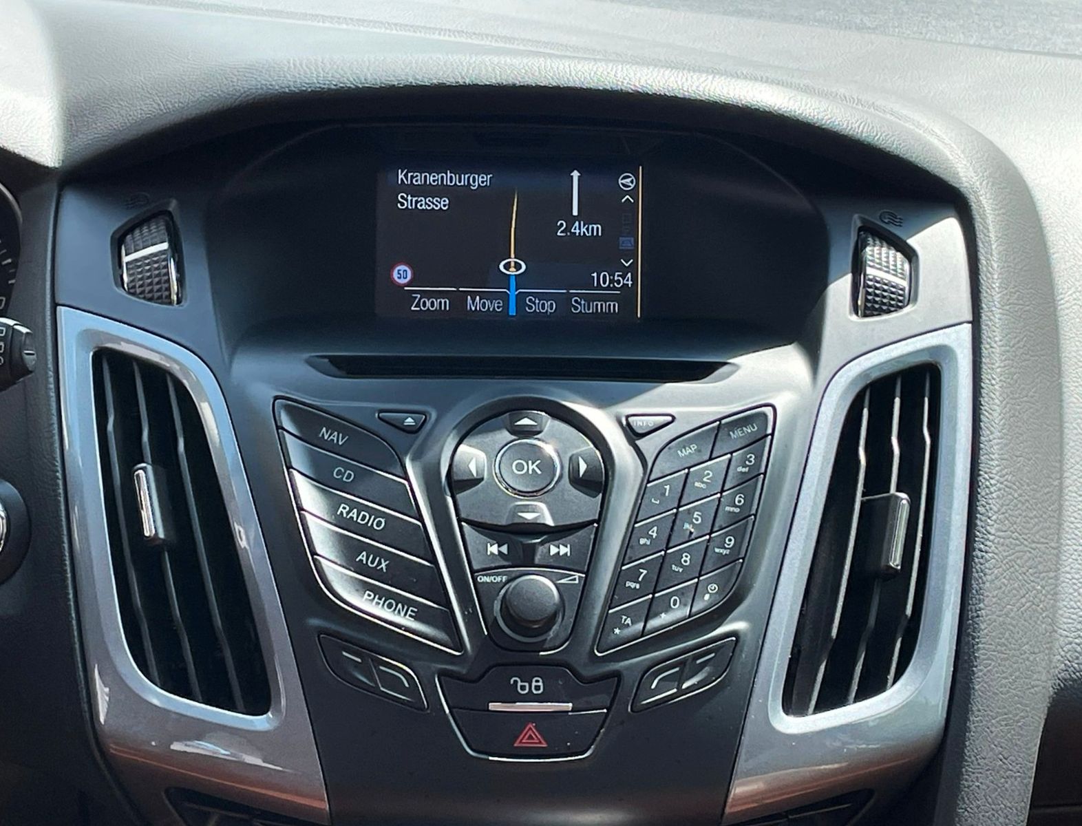 Fahrzeugabbildung Ford FOCUS TITANIUM 2.0 AUT. LEDER NAVI XENON AHK "18